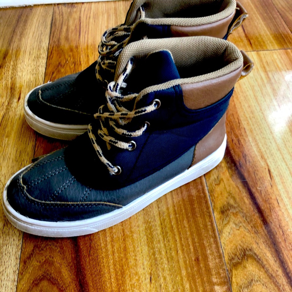 High sneakers size 12